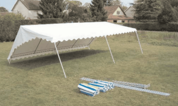 Tente de reception montage poteaux